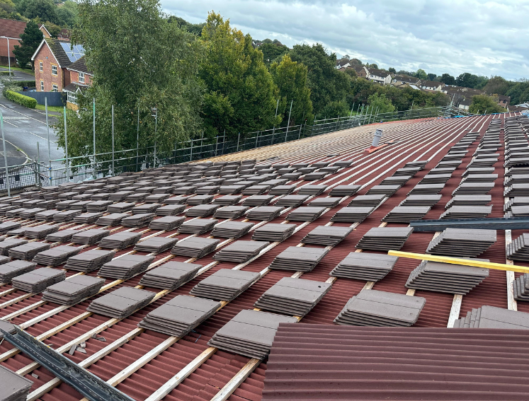 Supermarket roof refurbishment with ISOLINE LOW LINE