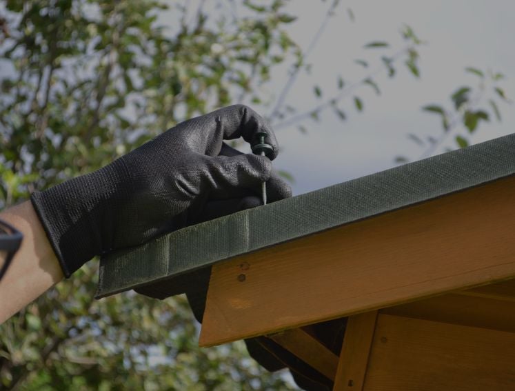 Onduline roof sheets on Bin store