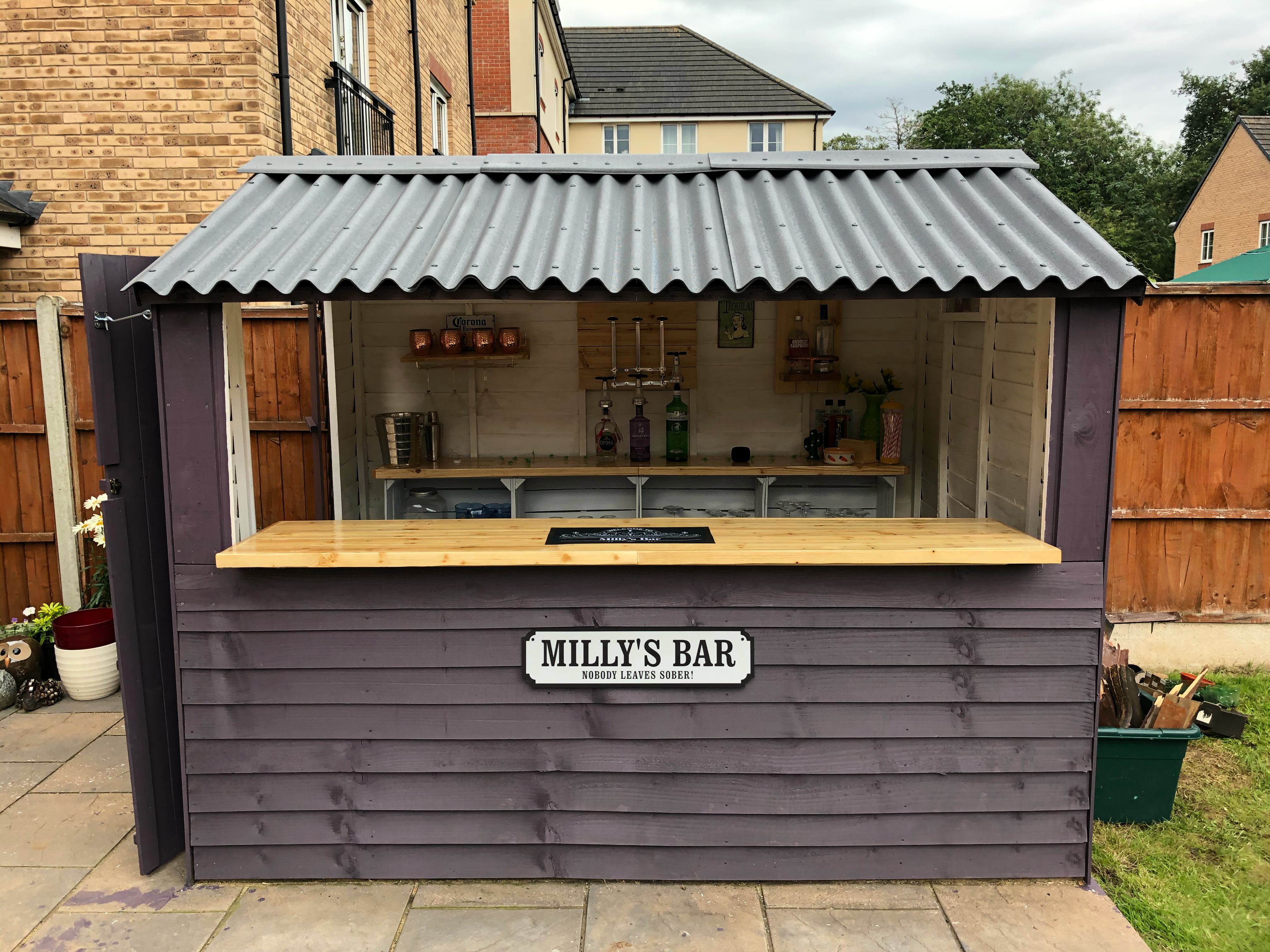 Shed Garden Bar with ONDULINE CLASSIC sheets in grey