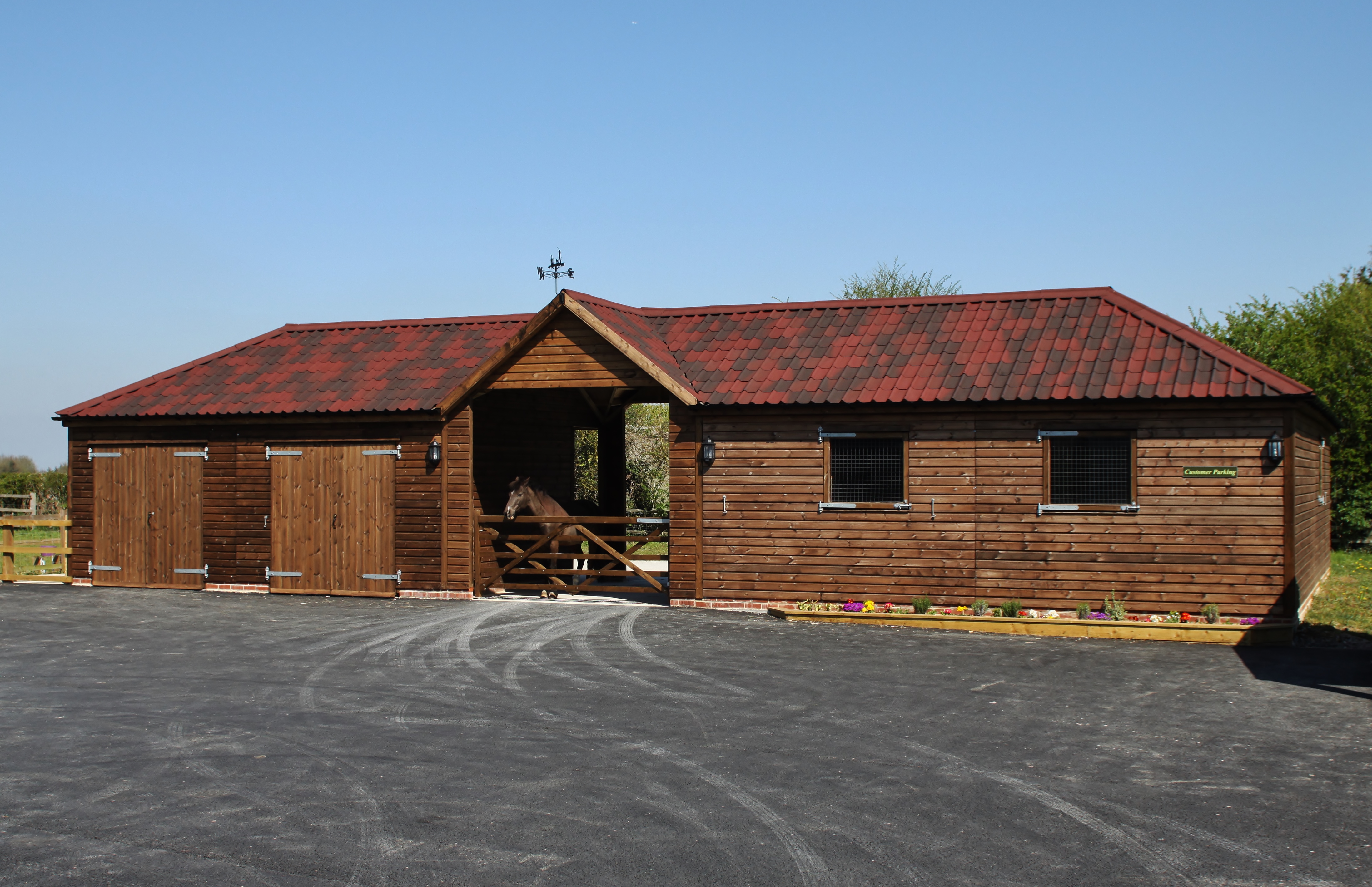 ONDUVILLA roof tile strip on horse stables 
