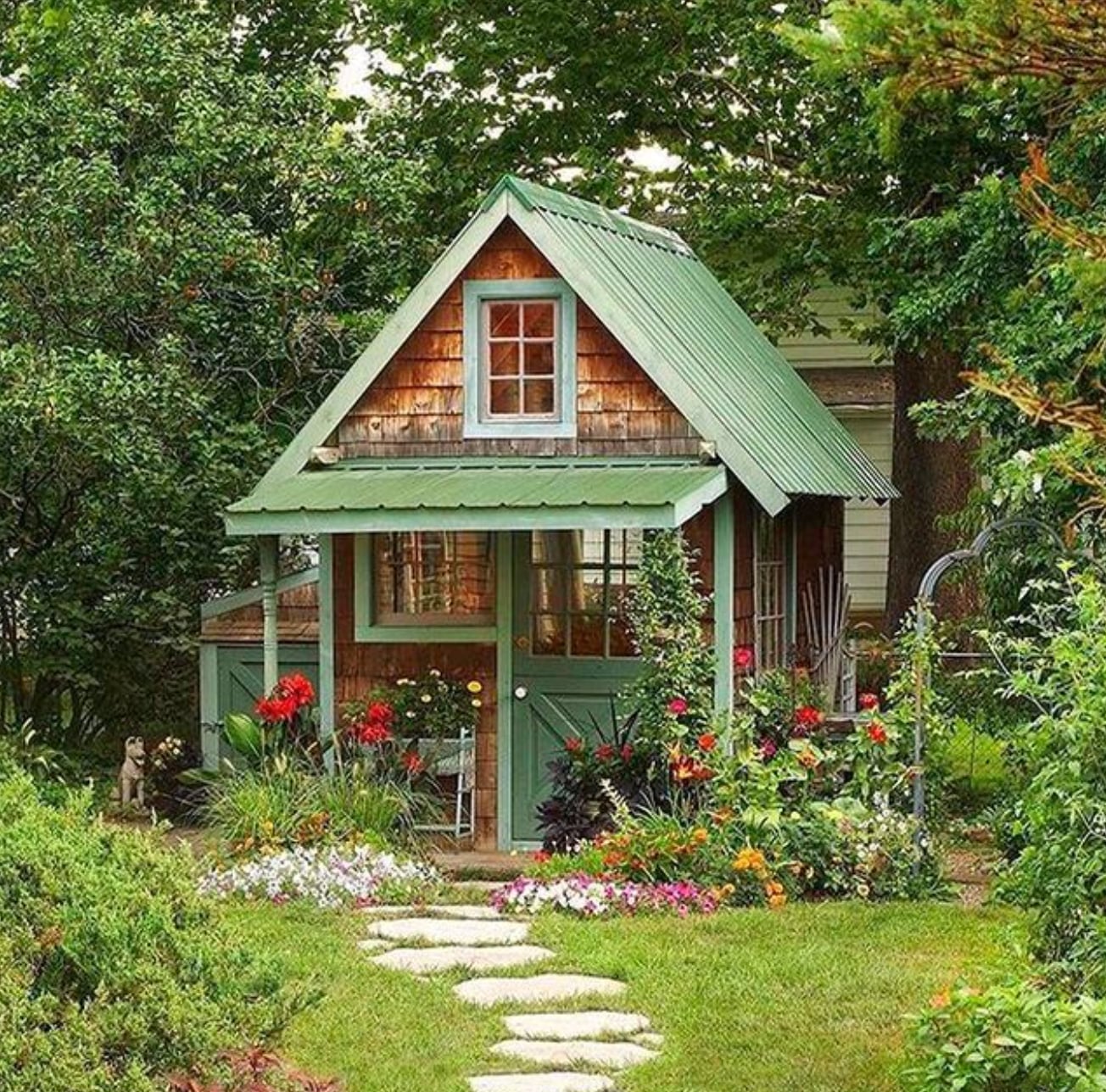 shed with green onduline roof