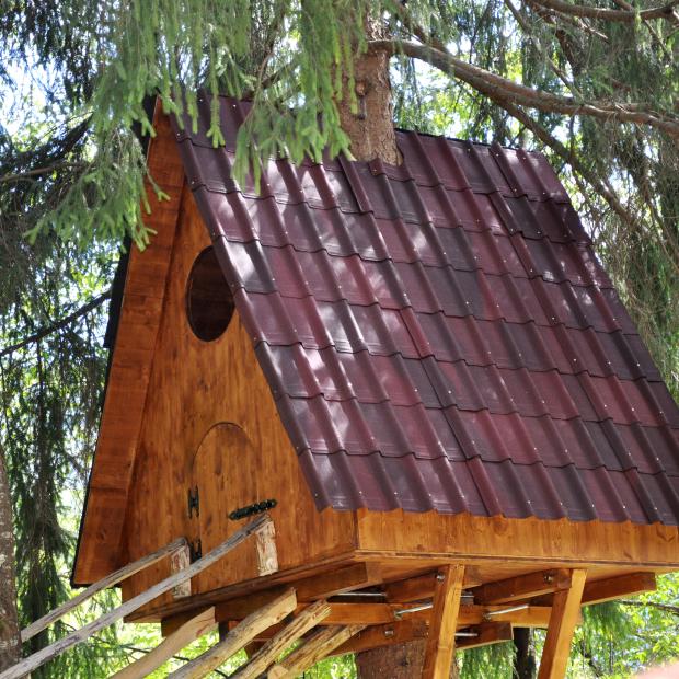 ONDUVILLA tiles shaded red tree house