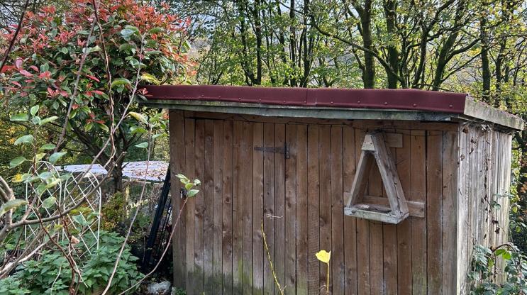 ONDUVILLA Tiles on pent shed
