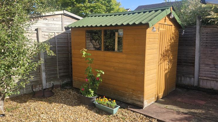 Garden shed renovation with ONDULINE EASYFIX