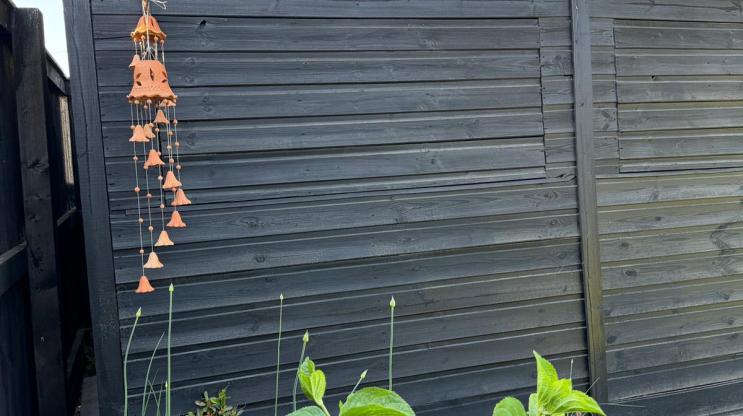 A garden shed featuring Onduline's EASYFIX roofing sheets