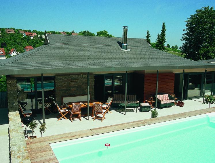 Back garden pool house with grey BARDOLINE roof shingles