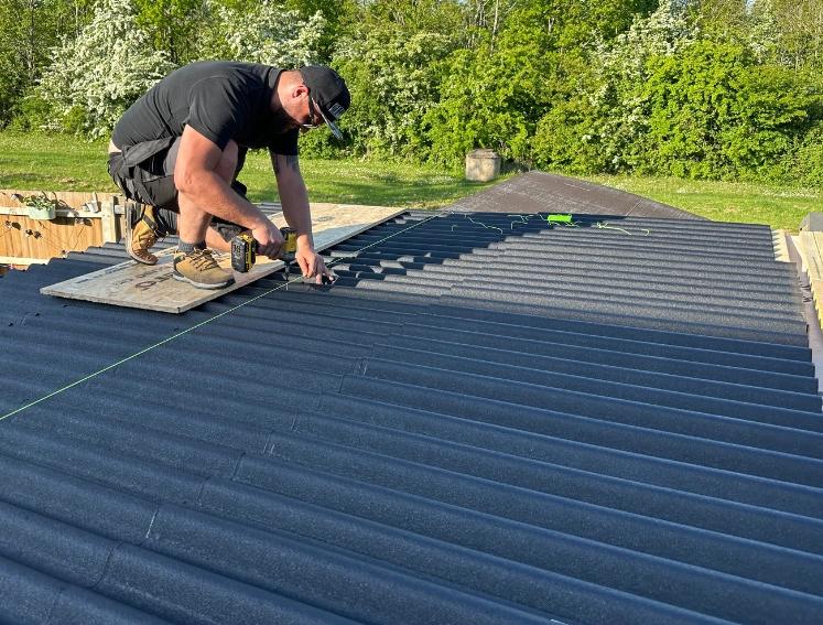 Reroofing garage roof with Onduline easyline roof sheets