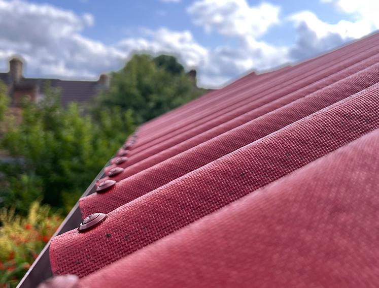 Kelly's revamped garden shed with Onduline EASYLINE roofing sheets in red