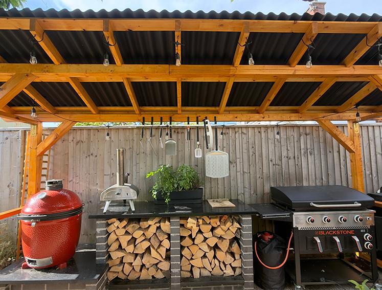Michael's BBQ storage area covered by ONDULINE CLASSIC roofing sheets in black 