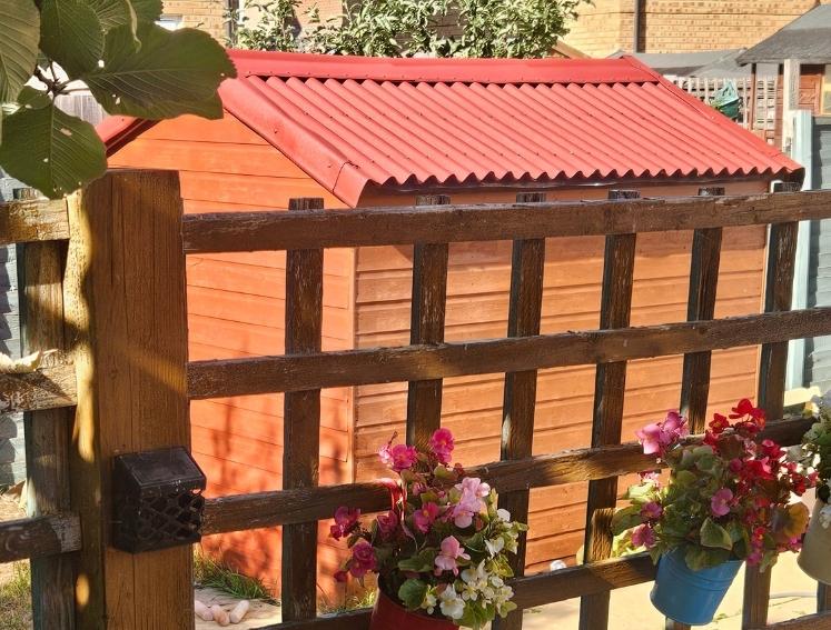 Onduline easyline red garden shed