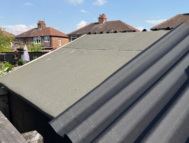 A garden shed featuring Onduline's EASYFIX roofing sheets