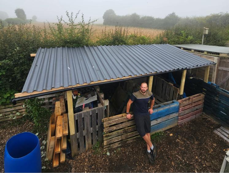Allotment shed with Onduline roofing sheets