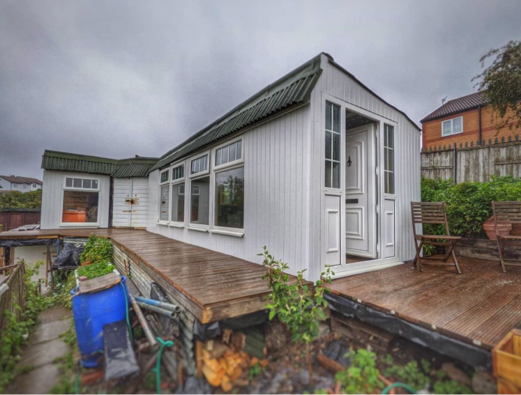 Allotment shed with Onduline roofing sheets