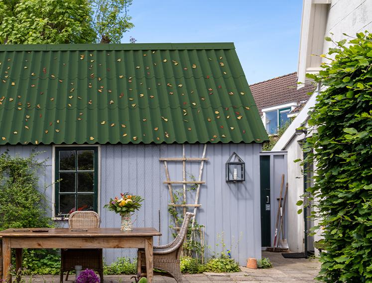 Garden outbuilding with Onduline roof
