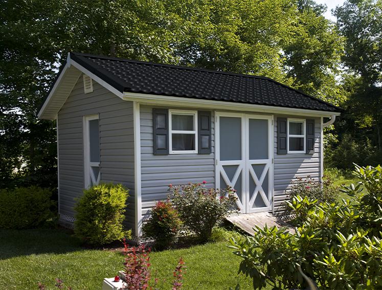 Summerhouse with INNOLINE roof tiles