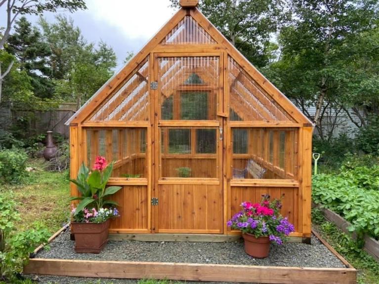 Wooden greenhouse with Onduline roofing sheets