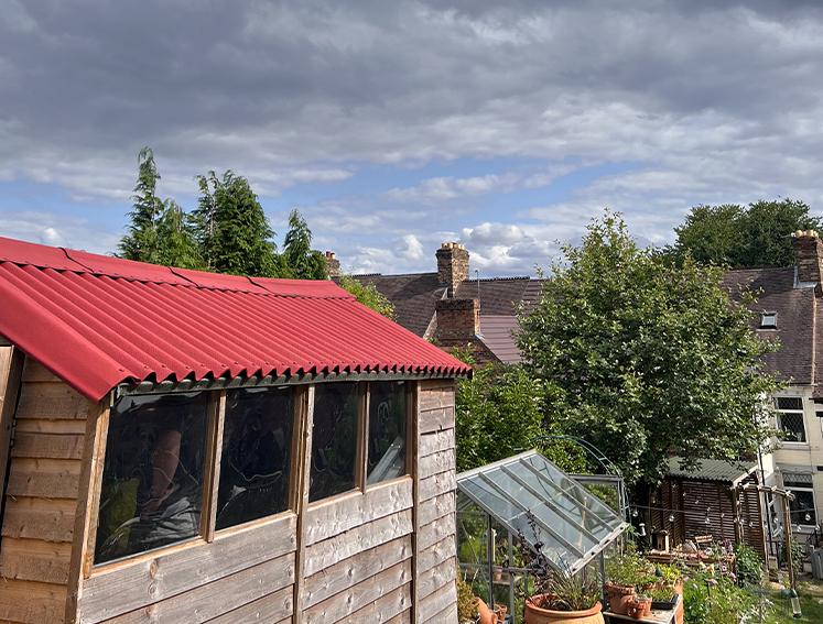 Kelly's revamped garden shed with Onduline EASYLINE roofing sheets in red