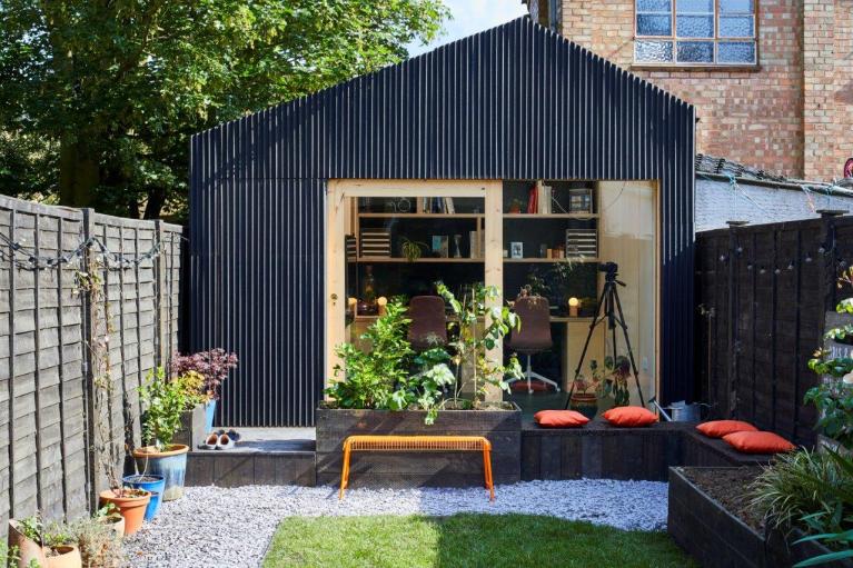 Garden outbuilding featuring ONDULINE CLASSIC sheets as cladding 