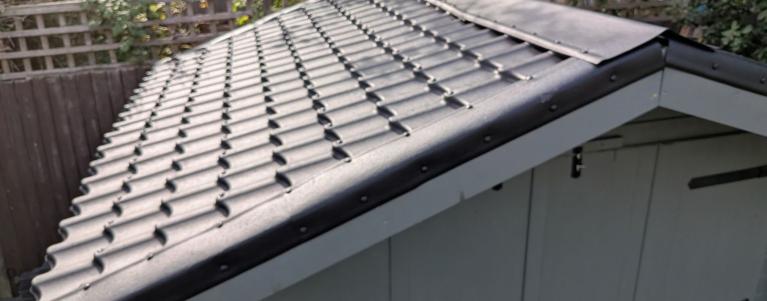 Garden shed with INNOLINE roofing tiles