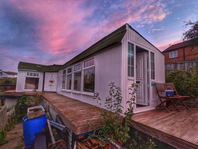 Outbuilding with green ONDULINE CLASSIC roof sheets